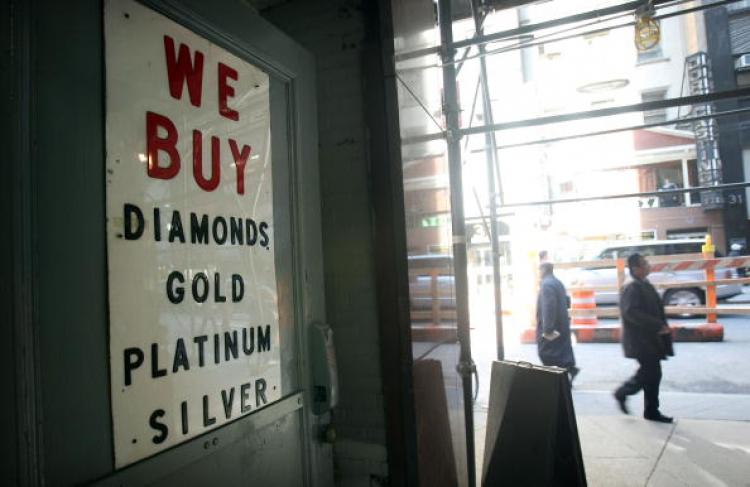 A sign outside a jewelry store in the 'Diamond District' March 6, 2007 in New York City.  (Mario Tama/Getty Images)