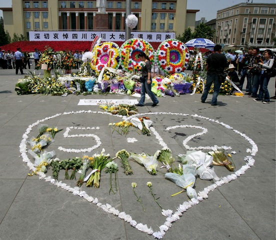 mourning for victims of the earthquake on May 19, 2008, in Chengdu