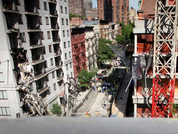 Crane Collapses Onto Apartment Building On Manhattan's Upper East Side May 2008