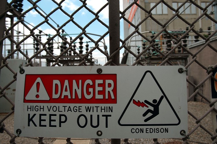 A sign hangs on a Con Edison power station. (Spencer Platt/Getty Images)