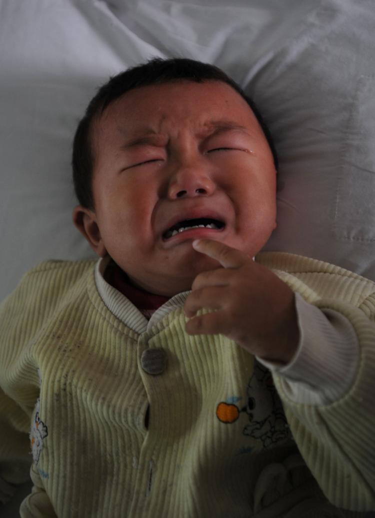 Tian Yaowen, 15 months old, suffering with kidney stones at Tongji Hospital in Wuhan, China. (China Photos/Getty Images)