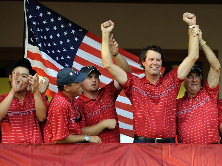 WE DID IT: U.S. captain Paul Azinger (second from right) celebrates with his team after beating Europe on Sunday. ( Timothy A. Clary/AFP/Getty Images)
