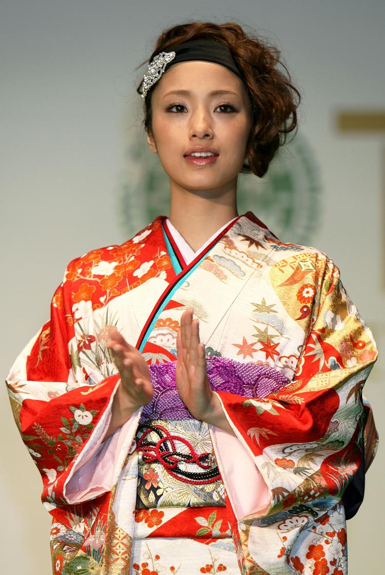 Japanese actress Aya Ueto wears a kimono. (Kiyoshi Ota/Getty Images)