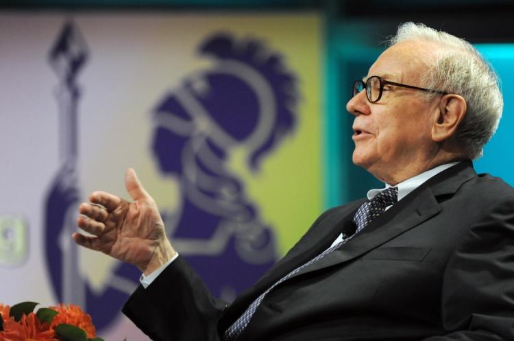 Billionaire investor Warren Buffett, Chairman and CEO of Berkshire Hathaway Inc, joins California Governor Arnold Schwarzenegger (not in picture) in a coversation during the Women's Conference 2008 at the Long Beach Convention Centre in Long Beach, California. (Jewel Samad/AFP/Getty Images)