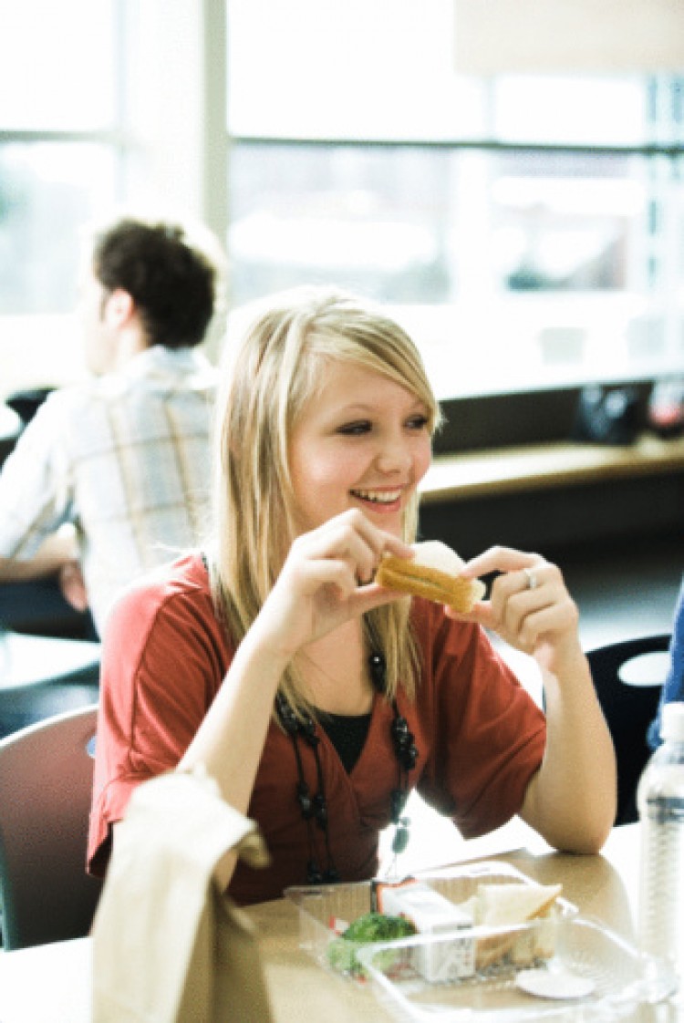 Healthier diets are associated with better mental health in teenagers. (Photos.com)