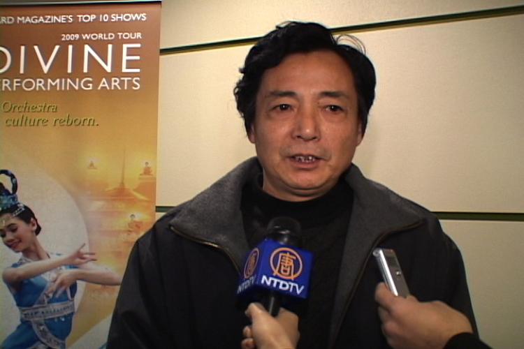 Mr. Ouyang, who came to Canada a month ago from China, expresses that one cannot see shows of this caliber in China. (Julia/The Epoch times)