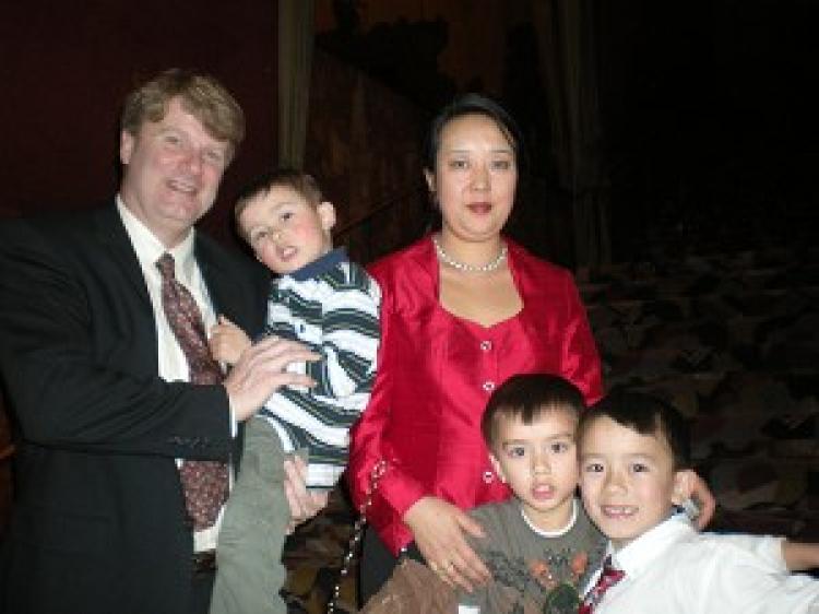 Ms Chen with her family.  (Li Jia/The Epoch Times)