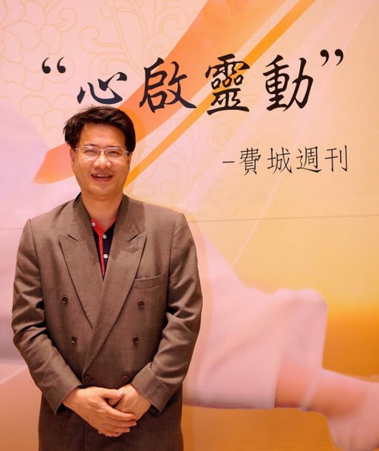 Dr. Chen, Executive Director of the Global EMBA Program at the Tatung University, watched the Divine Performing Arts performance on March 2, 2009. (Photo by Li Yuan/The Epoch Times) Dr. Chen, Executive Director of the Global EMBA Program at the Tatung University, watched the Divine Performing Arts performance on March 2, 2009. (Photo by Li Yuan/The Epoch Times)