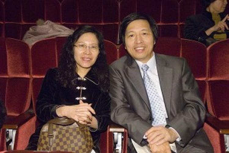 Zheng Baoqing, the Chairman of Health Biotech Co., Ltd, and his wife.  (Wang Renjun/ The Epoch Times)