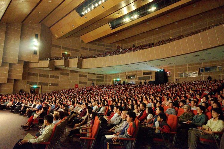 The Shen Yun Performing Arts International Company premiered in Kaohsiung on the evening of March 13, 2009. (The Epoch Times)