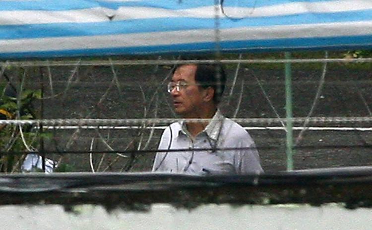Former Taiwan president Chen Shui-bian behind barbwire at the Taipei Detention Centre in Tucheng, Taipei county. (AFP/Getty Images)