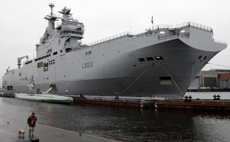 A French helicopter-carrier assault ship of the type Russia wants to purchase.  (Kirill Kudryavtsev/AFP/Getty Images)