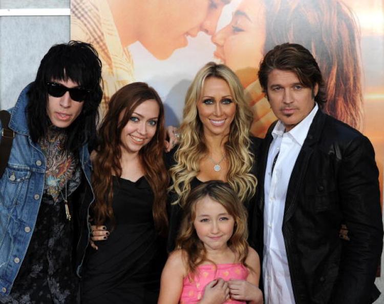 Billy Ray Cyrus with his family from (L to R) Trace Cyrus, Brandi Cyrus, Noah Cyrus, Tish Cyrus, Billy Ray Cyrus at the premiere of 'The last song' in Hollywood, California on March 25.  (Gabriel Bouys/Getty Imeages )