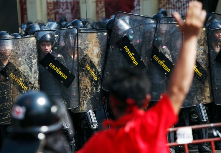 Red shirt supporters of former Prime Minister Thaksin Shinawatra battle with Thai soldiers in central Bangkok, Thailand on Saturday, April 10, 2010. (Athit Perawongmetha/Getty Images)