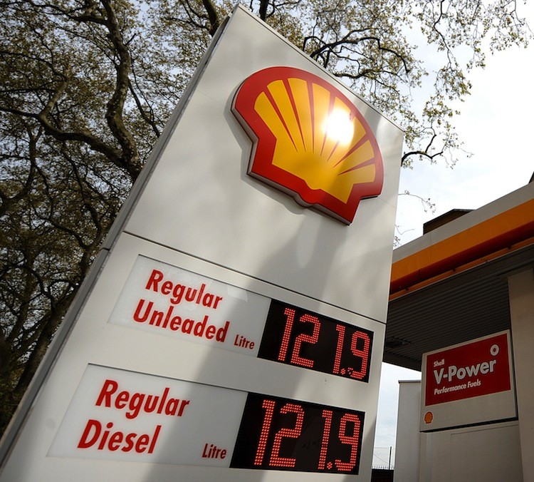 A Shell petrol station is pictured in London, on April 28, 2010.  (Ben Stanall/Getty Images)