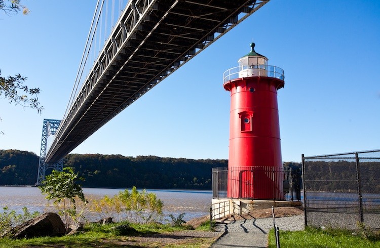 Little Red Lighthouse with the George Washington Bridge stretching overhead. (Amal Chen/The Epoch Times)