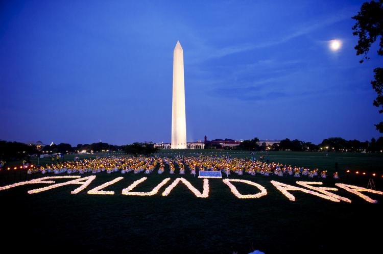 The night of July 22, 11 years since the Chinese Communist Party outlawed the peaceful meditation practice Falun Gong, practitioners gathered at the Washington Monument in the nation's capital commemorate the lives lost and the suffering caused by the persecution. (Dai Bing/Epoch Times Staff)
