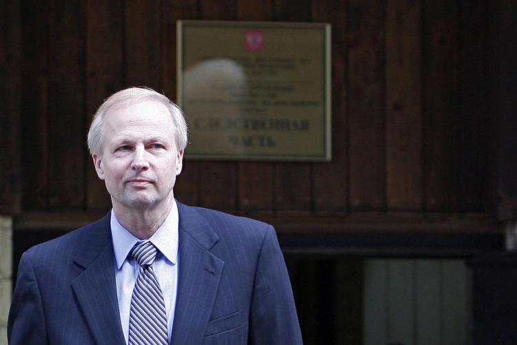 Robert Dudley, the British CEO of Russian-British oil firm TNK-BP, leaves a Moscow police station after being questioned on June 10, 2008. Dudley was questioned for several hours as part of a criminal probe into tax payments. (Alexey Sazonov/AFP/Getty Images)