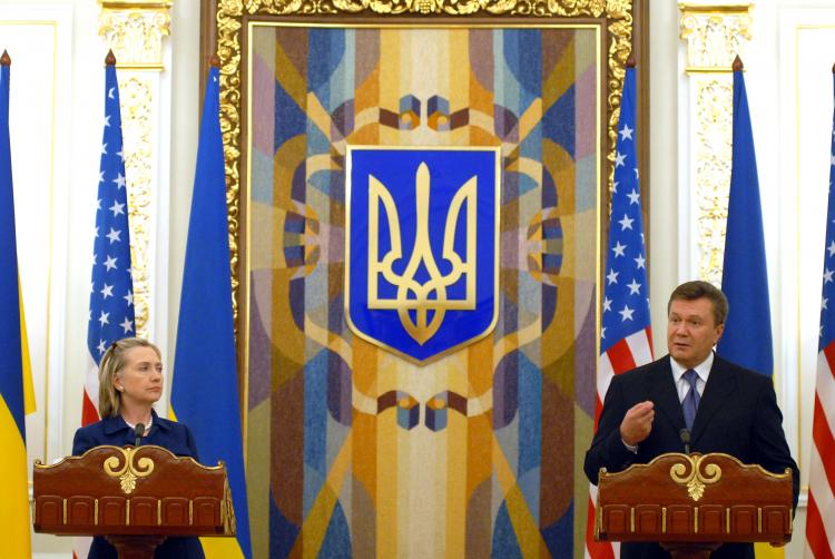 U.S. Secretary of State Hillary Clinton and the Ukrainian President Viktor Yanukovych at a joint press conference in Kiev. (Vladimir Borodin/Epoch Times)