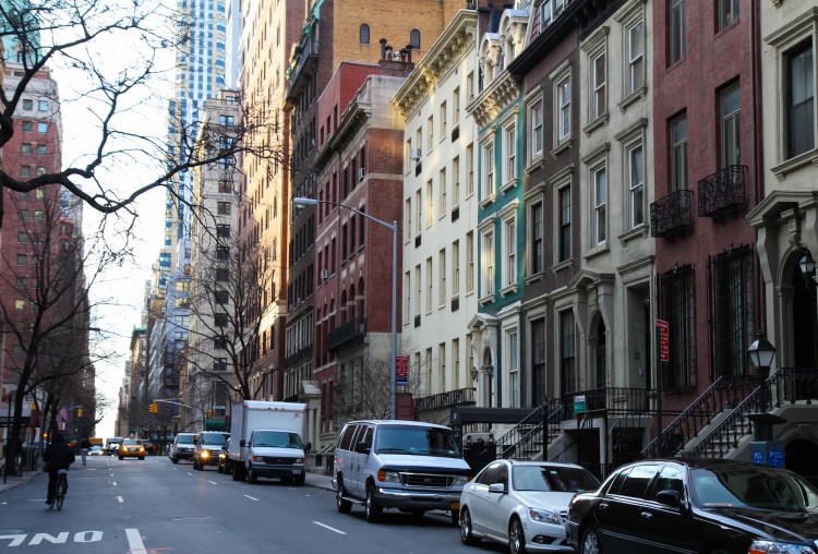 A view of townhouses in the Murray Hill area on 38th Street in Manhattan. (Benjamin Chasteen/The Epoch Times)