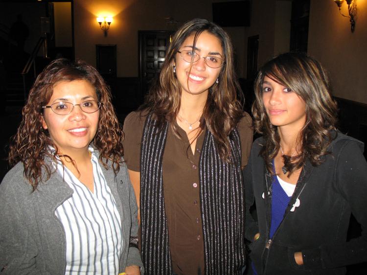 Mrs. Chavez and her two daughters at the last show in Pasadena in 2009  (The Epoch Times)