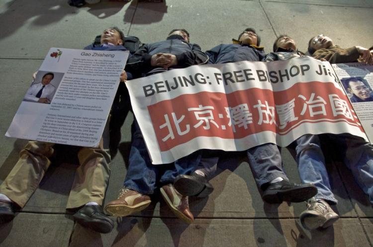 Protestors from the Democratic Forum of China lay down and drape a banner over themselves in protest of the Chinese Communist Party's 60 years of rule, at the Chinese consulate in New York, Sept. 30, 2009. (Aloysio Santos/The Epoch Times)