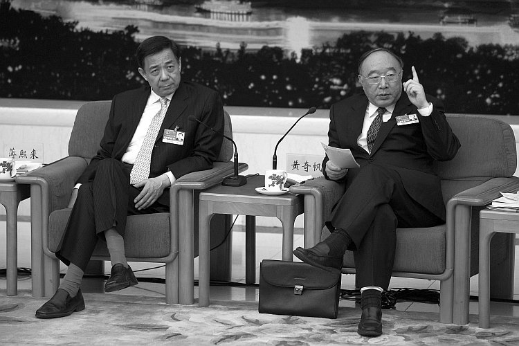 Bo Xilai (left) and Chongqing Mayor Huang Qifan