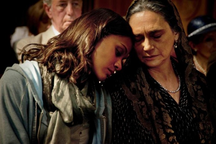 FAMILY TIES: Zoe Saldana and Ofelia Medina in a scene from the action-adventure-drama 'Colombiana.' (Sony Pictures Entertainment)