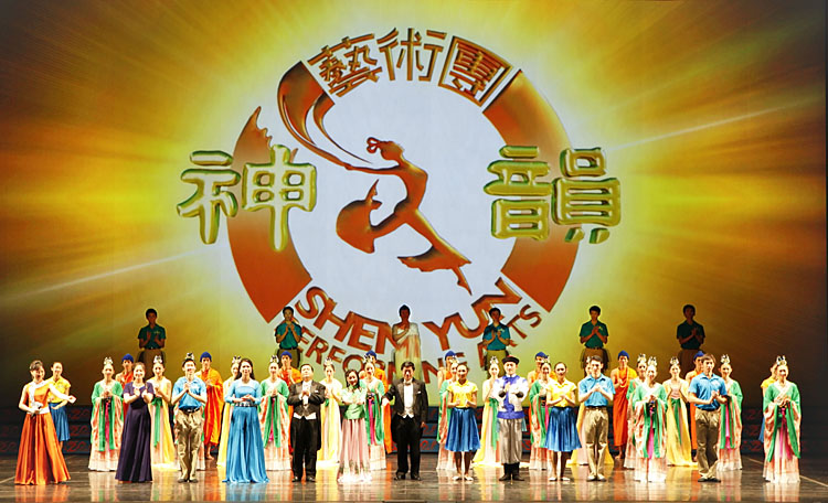 The curtain call at Shen Yun Performing Arts' first show in San Francisco