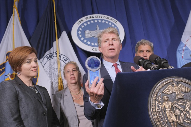 Manhattan District Attorney Cyrus Vance holds up a bank card scamming machine on Aug 15, 2012. (Courtesy of William Alatriste/New York City Council)
