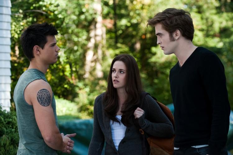 LOVE TRIANGLE: (L-R) Taylor Lautner, Kristen Stewart, and Robert Pattinson star in the 'Twilight Saga: Eclipse.' (Kimberley French/ Summit Entertainment )