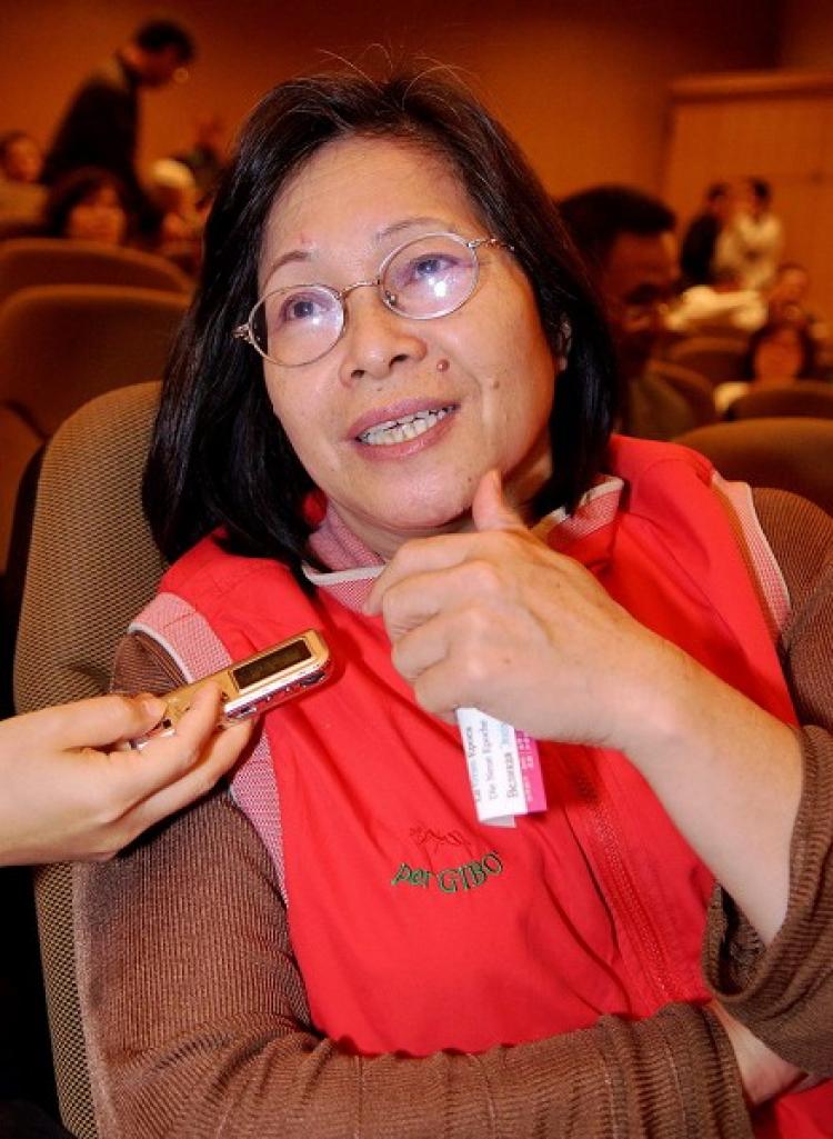 Ms. Chan Ting, deputy controller, hostess and senior journalist of the Hsinchu Branch of the Taiwan Radio Broadcasting Company, says that she wants to introduce Shen Yun to all her radio listeners. (Li Yuan/ The Epoch Times)