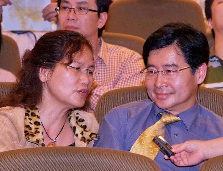 Huang Zhicheng, director of Dental Department of Taoyuan General Hospital, Department of Health, and his wife. Huang Zhicheng watched the of Shen Yun Performing Arts show on the afternoon of March 22 with his mother and wife. (Tang Bin/The Epoch Times)
