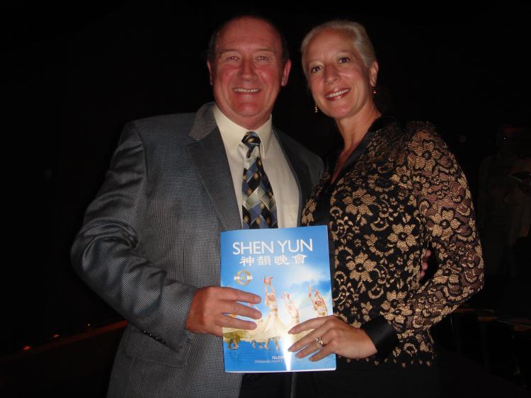 Nigel Burgoine and his wife at Stranahan Theater (The Epoch Times)