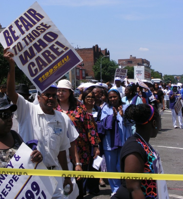 Union workers from Brookdale Hospital protest loss of benefits. (Gidon Belmaker/The Epoch Times)