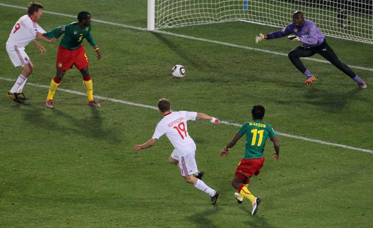 Dennis Rommedahl (No. 19) curls the ball into the net for the game-winning goal. (Chris McGrath/Getty Images) Dennis Rommedahl (No. 19) curls the ball into the net for the game-winning goal. (Chris McGrath/Getty Images)