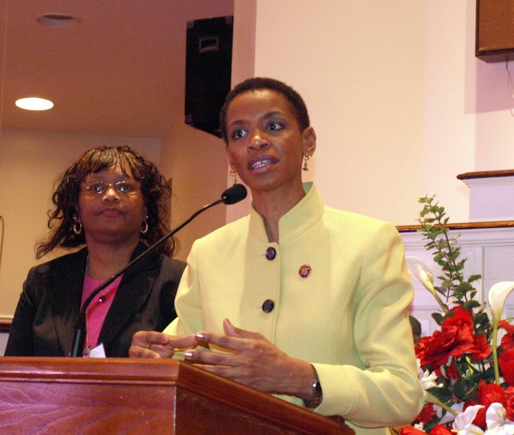 CENSUS HIRING: Congresswoman Donna Edwards (D-MD) (right) answered questions on Feb. 28, together with Dorothy Wilson, Partnership Specialist with the U.S. Census Bureau. The Census headquarters is in her District.Rep. Edwards sponsored the forum, explain (Terri Wu/Epoch Times)
