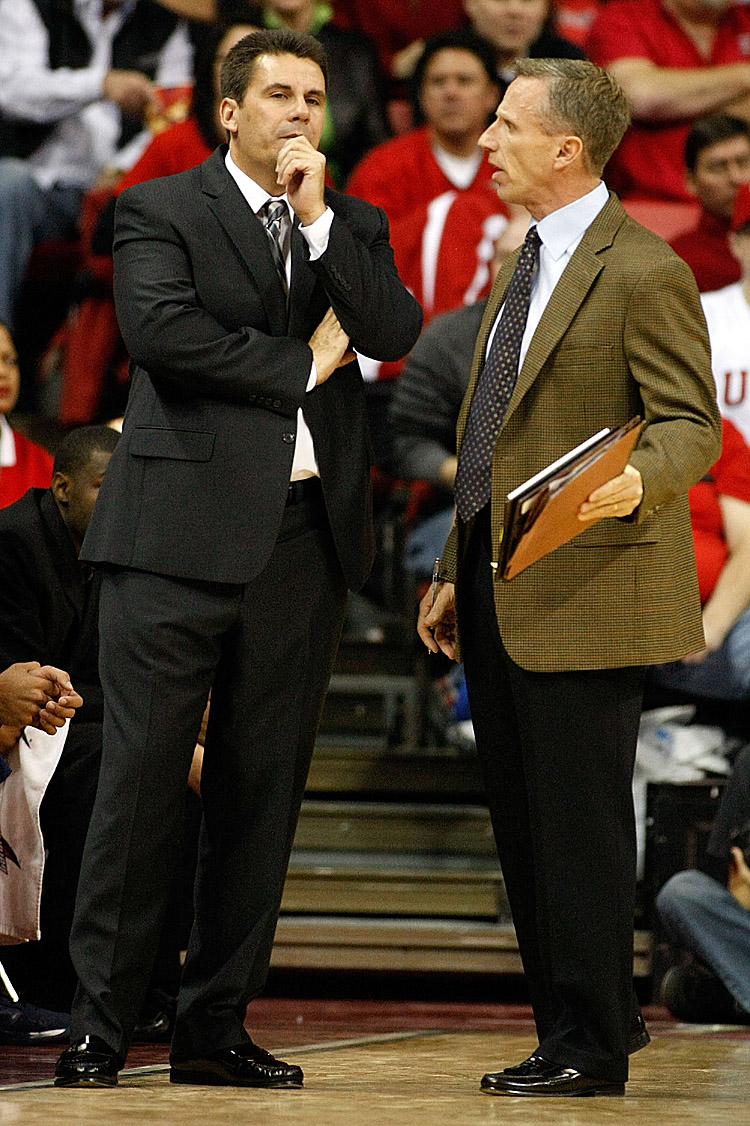 Coach Mike Dunlap (right) was an assistant with Arizona and Oregon before joining Lavin's staff. (Ethan Miller/Getty Images)