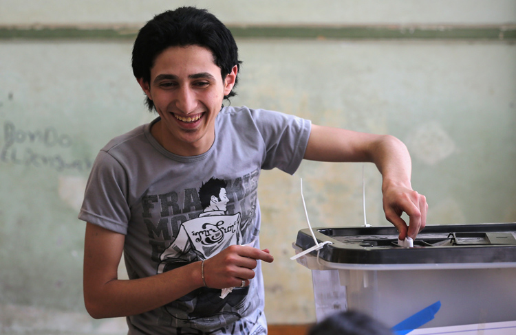A young voter casts his ballot in Egypt's presidential election