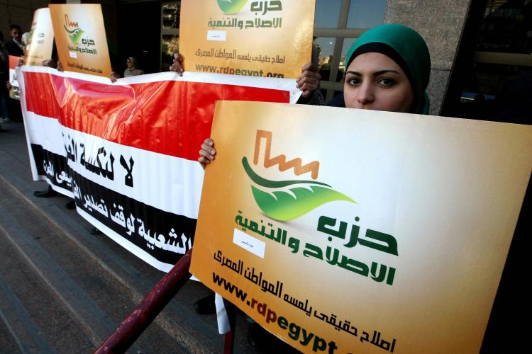 Egyptian protestors hold a banner that reads in Arabic 'No to gas deterioration, stop the export of Egyptian gas.' (Cris Bouroncle/AFP/Getty Images)
