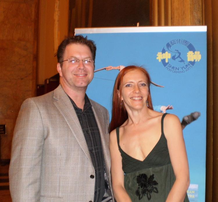 Director and producer Jeremiah Enna and his wife, Mona Storling Enna, at Shen Yun Performing Arts in Kansas.  (Peng Su/The Epoch Times)