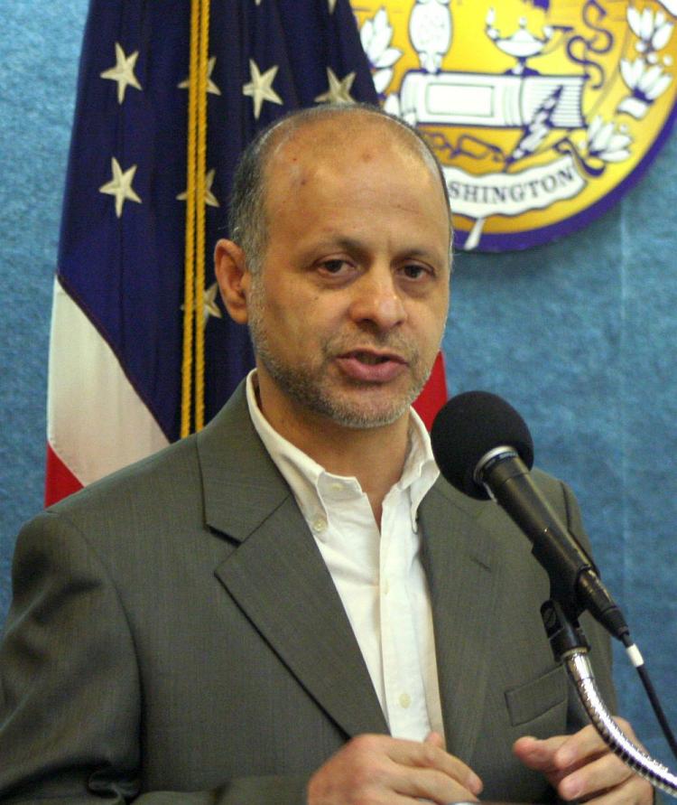 Prominent writer and journalist Akbar Ganji described the difficulties for journalists and democracy advocates in Iran. He spoke as a special guest of the National Press Club Newsmaker, in Washington, D.C., May 10. (Gary Feuerberg/The Epoch Times)