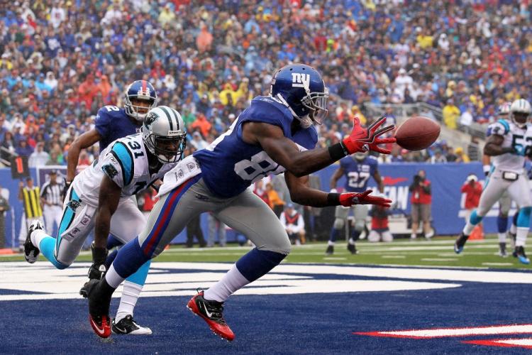 New York Giants wide receiver Hakeem Nicks hauls in one of his three touchdown grabs on Sunday against the Carolina Panthers. (Chris McGrath/Getty Images)