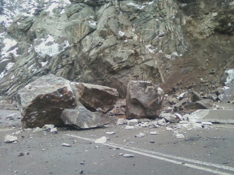 Rock slide on I-70 in Colorado.  (Courtesy of Colorado Department of Transportation)