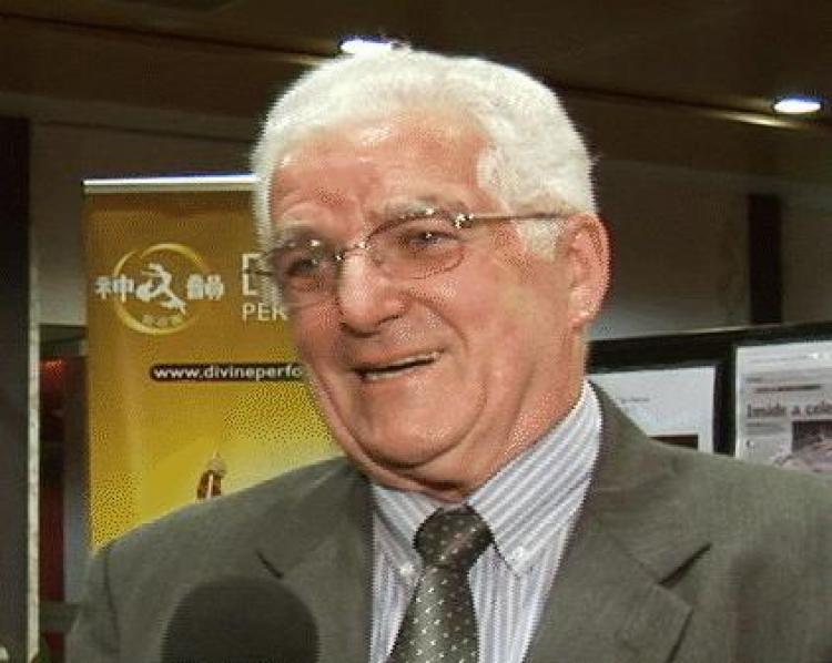 Mr. Brandstetter, a choirmaster, talking to media after the final Canberra Shen Yun Performing Arts show on Tuesday, March 31.  (Courtesy of New Tang Dynasty Television)