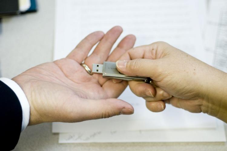 Generous giveaways at trade fairs, such as USBs, loaded with spyware by Chinese government hackers (Seth Holehouse/The Epoch Times)