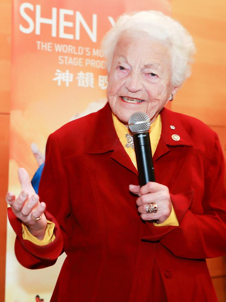 Mississauga Mayor Hazel McCallion speaks at the VIP reception following the Shen Yun performance at the Living Arts Centre on Jan. 22. (The Epoch Times)