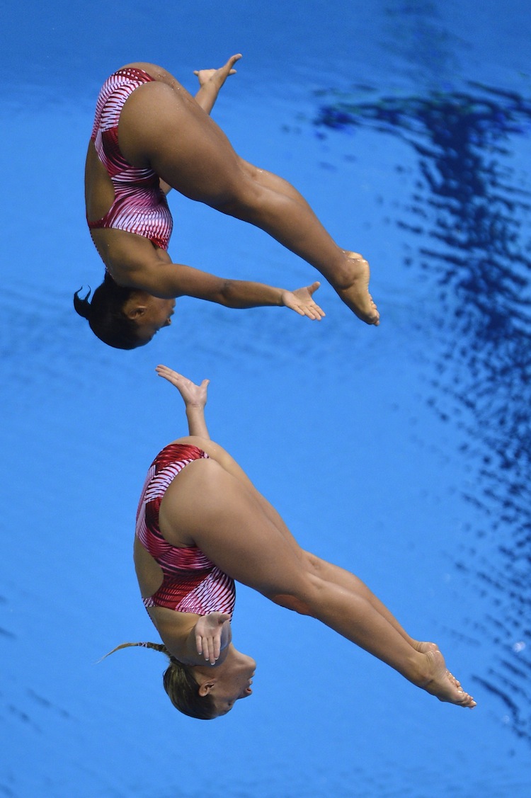 Canada's Jennifer Abel (top) and Emilie Heymans won the nation's first medal at the London Olympics, a bronze in diving. (Fabrice Coffrini/AFP/GettyImages)