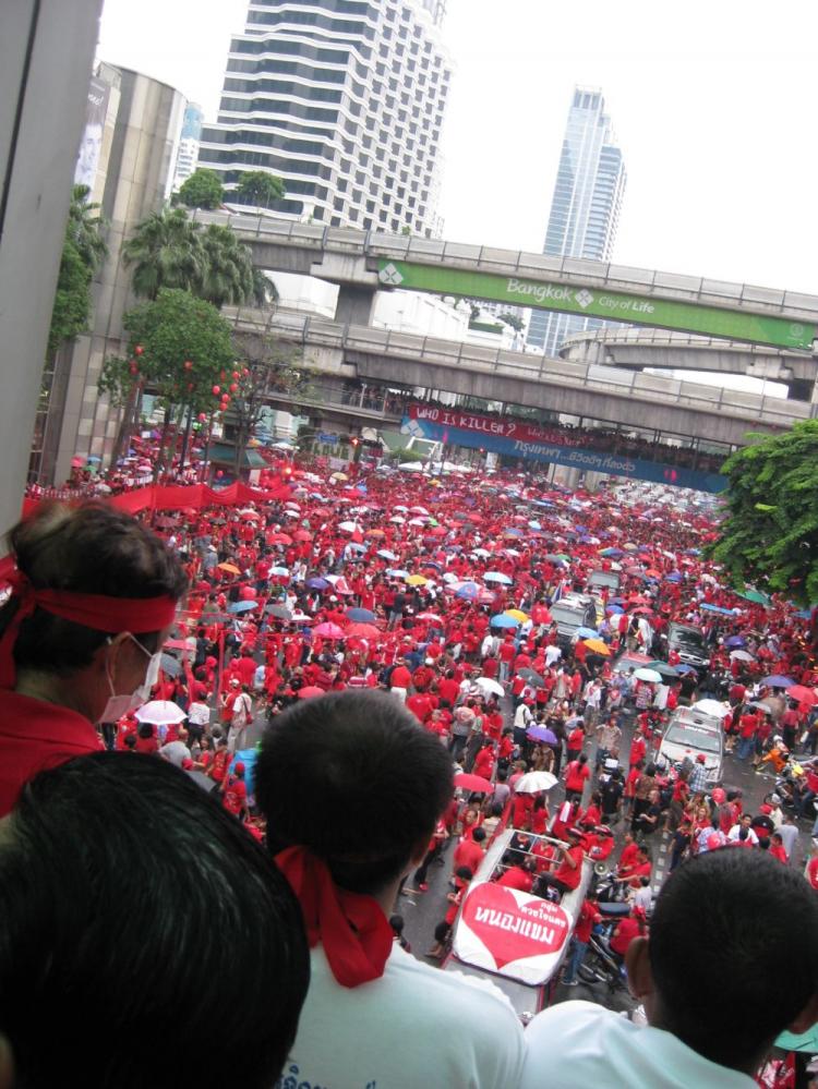 Red shirts rally in central Bangkok to remember the 2006 military coup which ousted  former Thai prime minister Thaksin Shinawatra.  (James Burke/The Epoch Times)