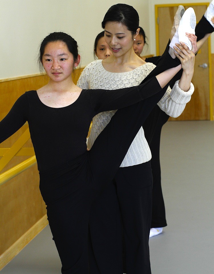 DEDICATION: Full-time dance students at the Fei Tian Academy of the Arts California obtain three hours of dance training per day, which gives them a solid foundation in classical Chinese dance in addition to benefiting their academic studies.  (Courtesy of Fei Tian Academy of the Arts California)